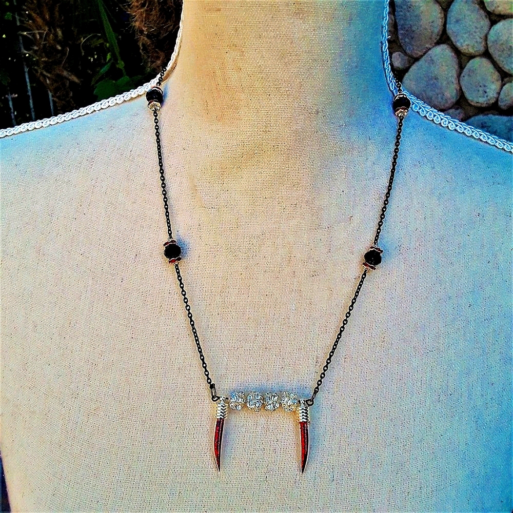 NWT, BEAUTIFULLY HANDCRAFTED VAMP TEETH NECKLACE'